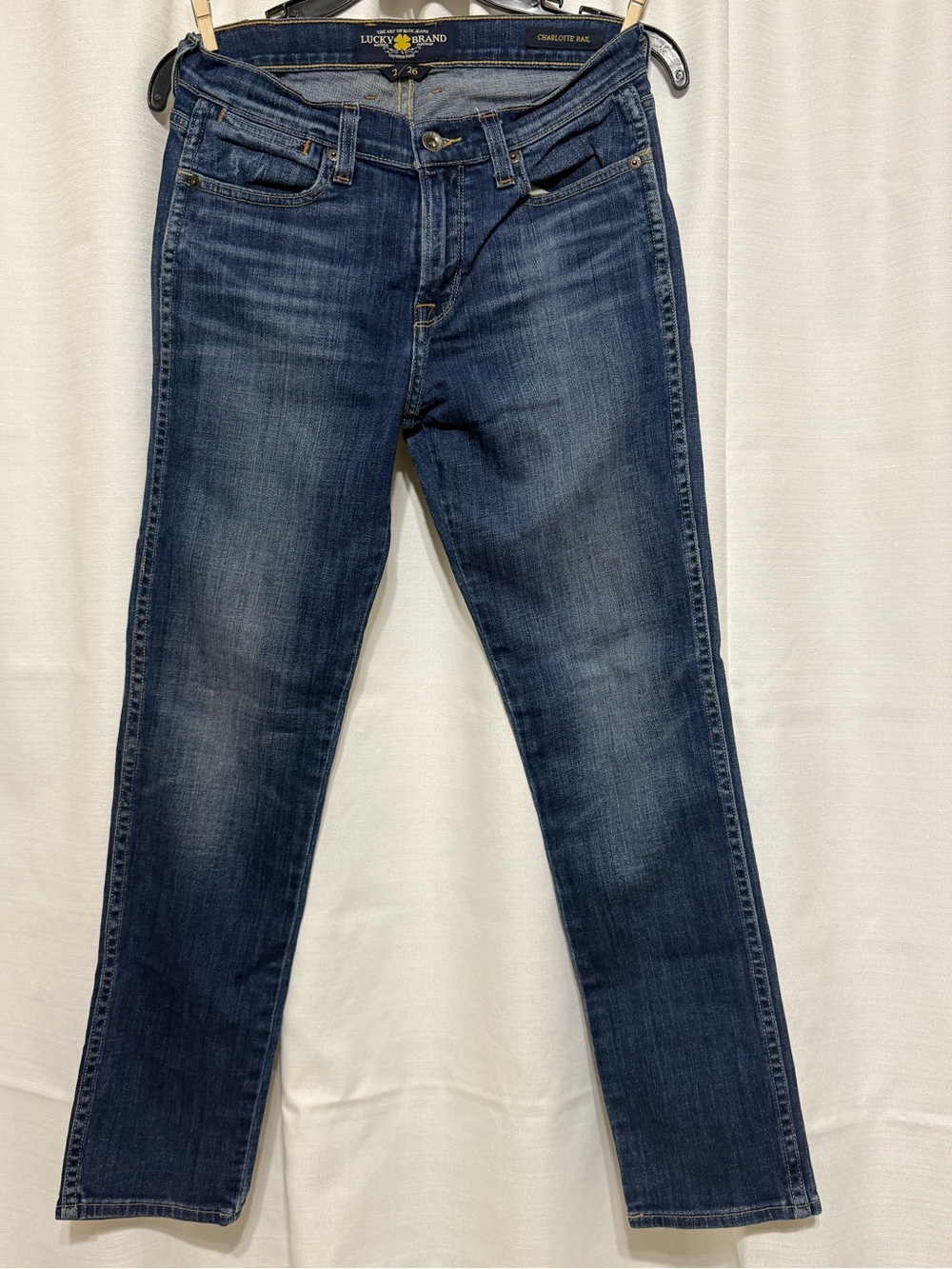 Lucky Brand Charlotte Rail Straight Leg Medium Wash Jeans. Size 2/26.